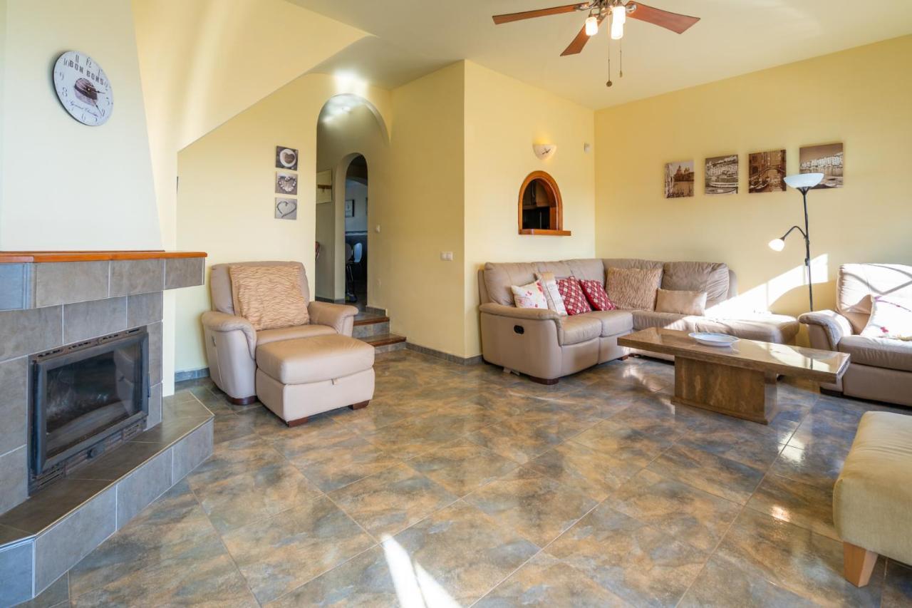 Ferienhaus 3 Bedroom House, 400m To The Beach, Near La Cala De Mijas Málaga